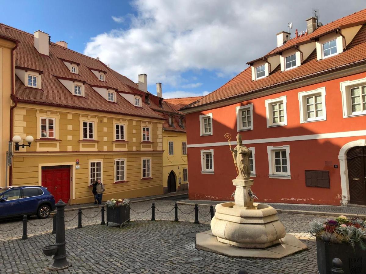 Apartment Am Schlosspark 2 Хеб Екстериор снимка