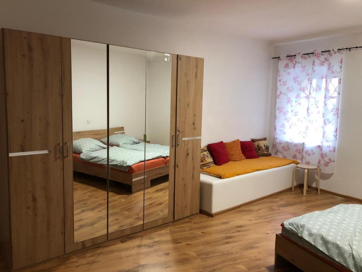 Apartment Am Schlosspark 2 Хеб Екстериор снимка