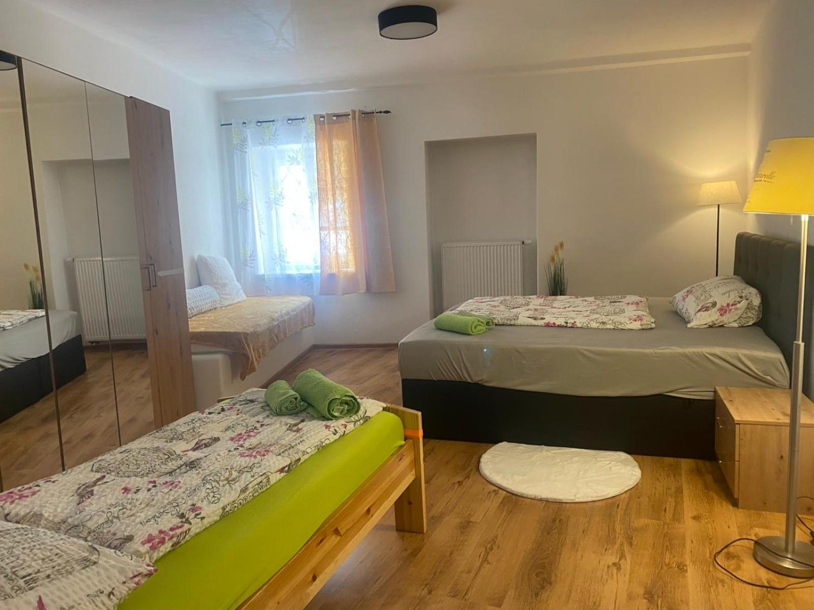 Apartment Am Schlosspark 2 Хеб Екстериор снимка