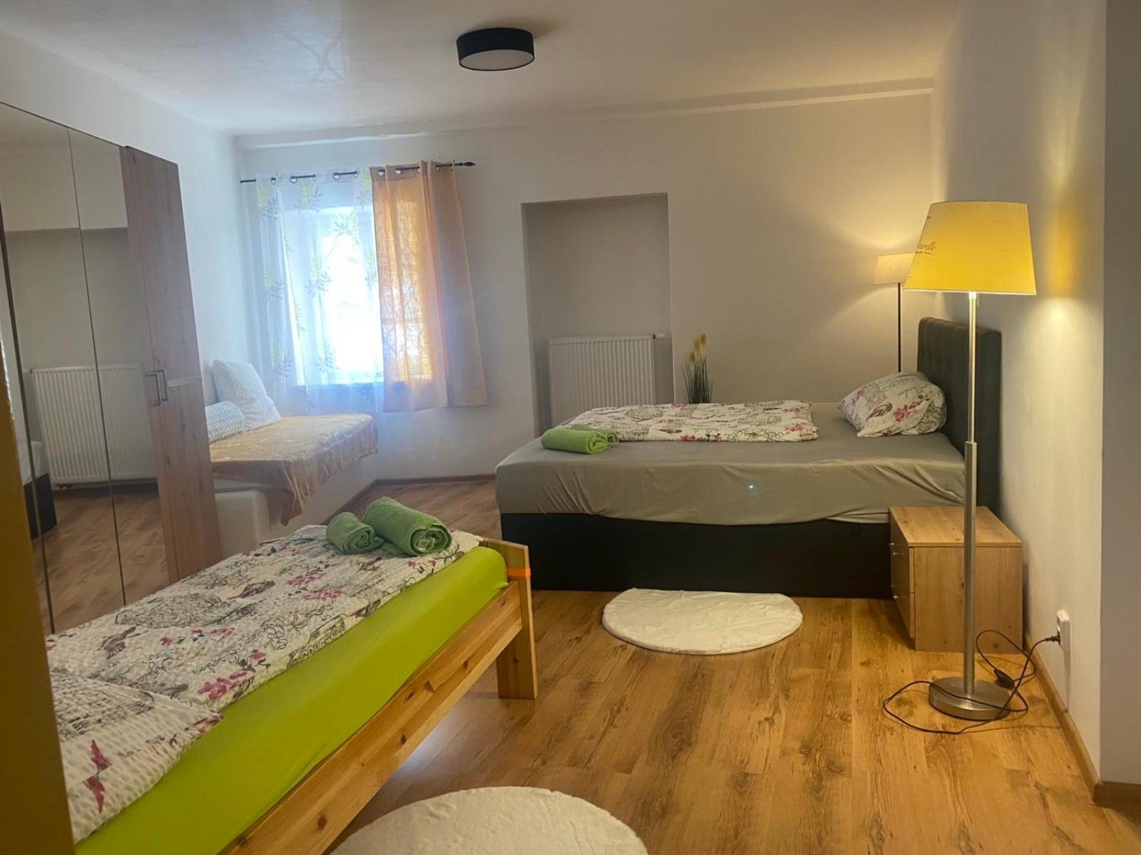 Apartment Am Schlosspark 2 Хеб Екстериор снимка