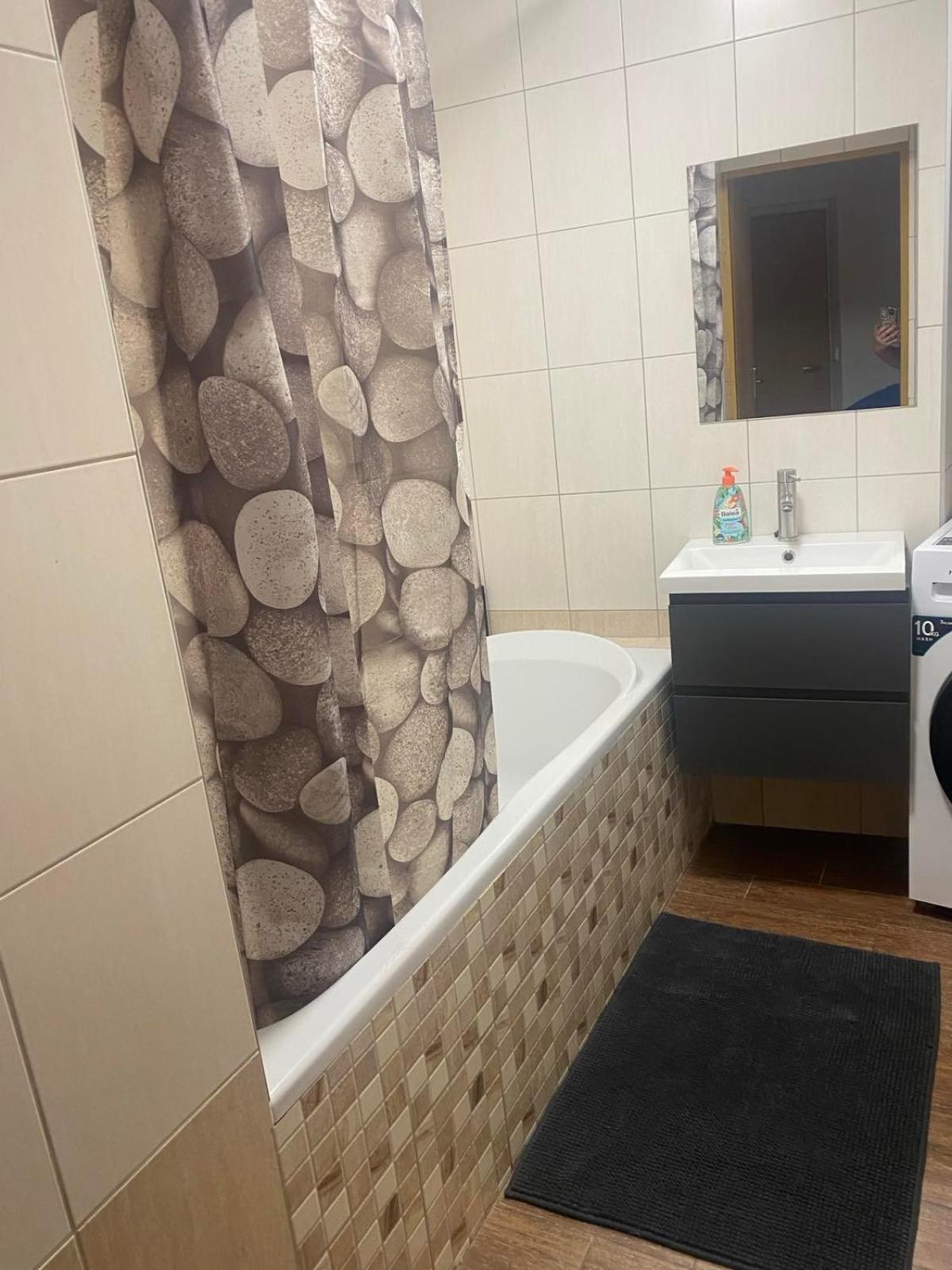 Apartment Am Schlosspark 2 Хеб Екстериор снимка