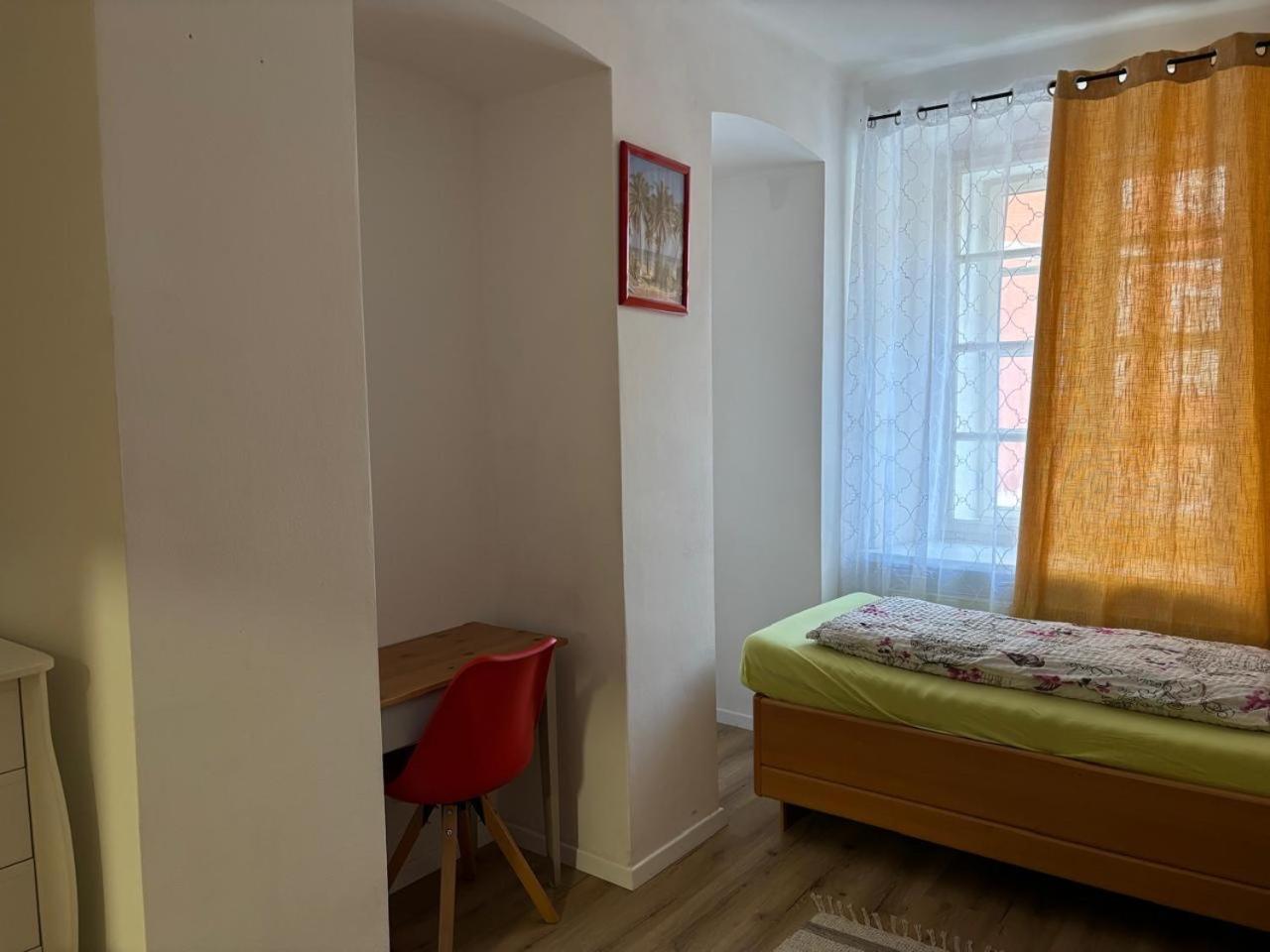 Apartment Am Schlosspark 2 Хеб Екстериор снимка